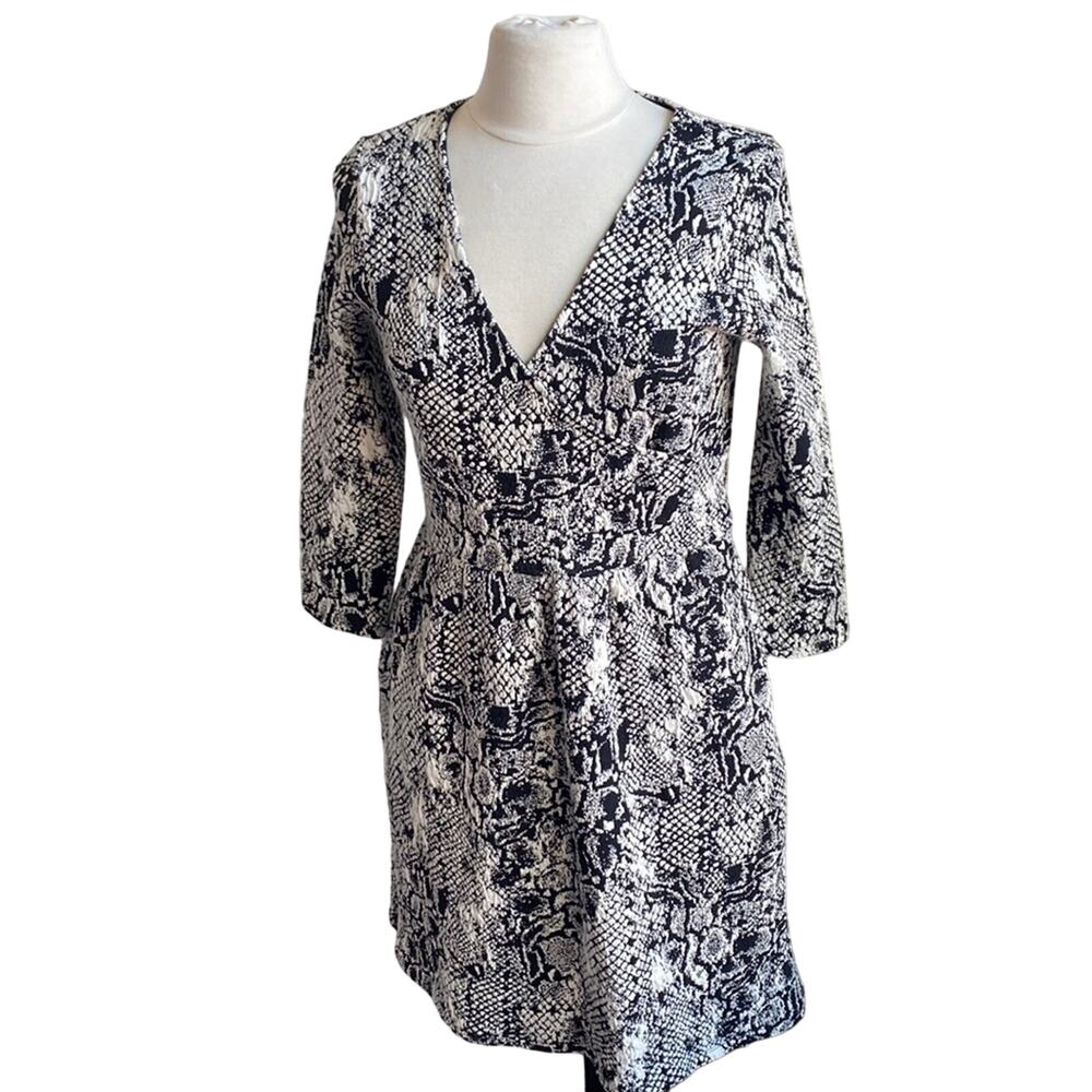 💎  ANTHROPOLOGIE Wrap Dress Womens Sz Large Black Snake Print Knit HD In Paris